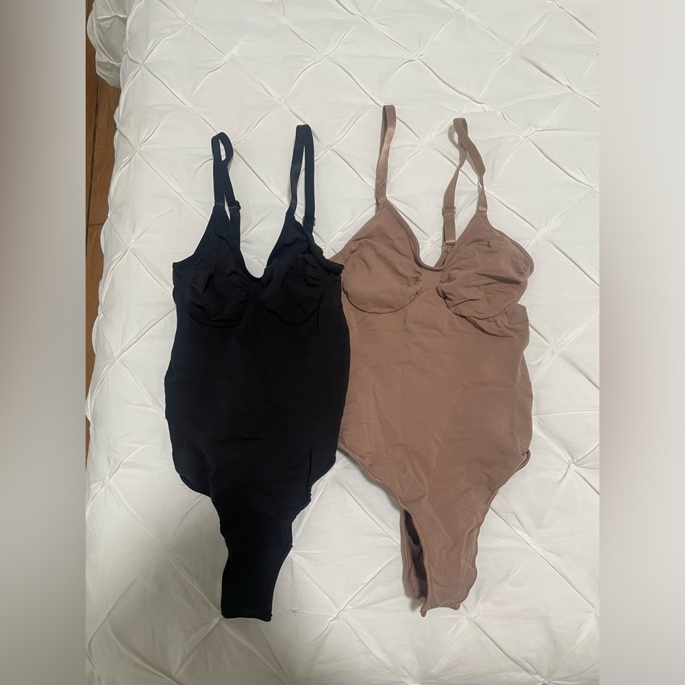 SKIMS NEVER WORN BODY SUIT SHAPE WEAR